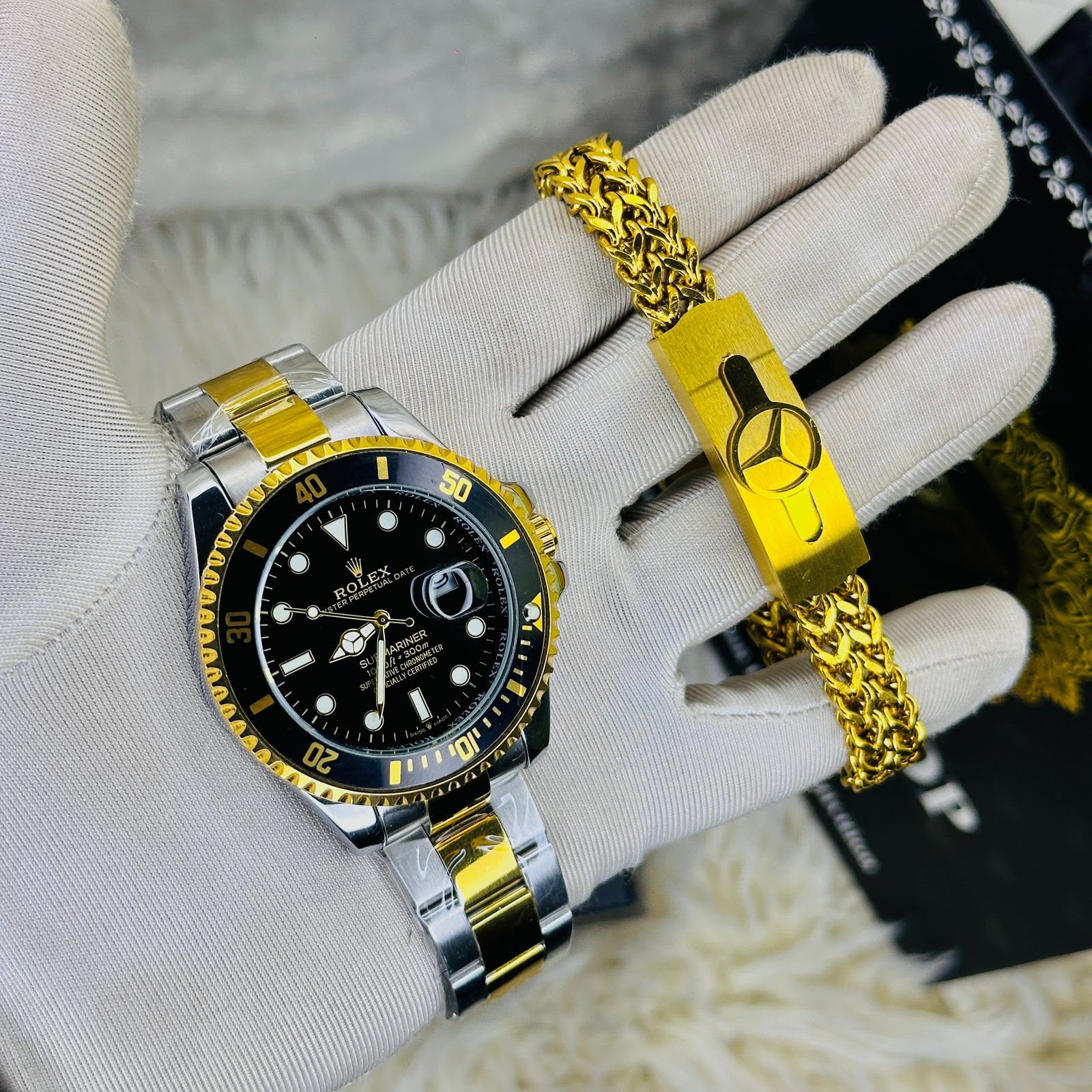 The Golden Touch: Premium Submariner Two-Tone Black-Gold Edition